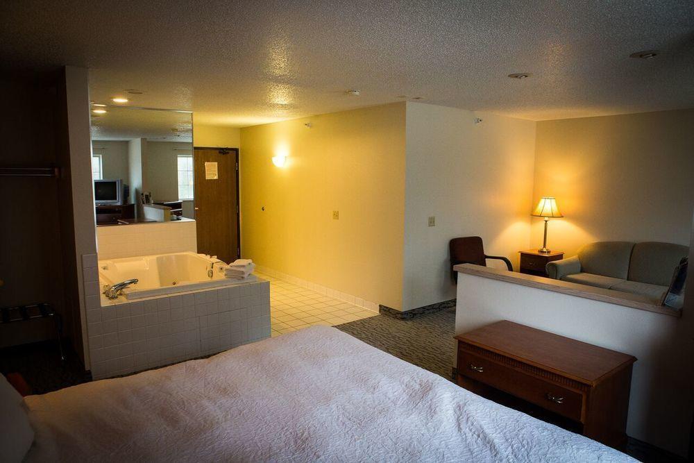 Regency Inn & Suites Anoka Ngoại thất bức ảnh